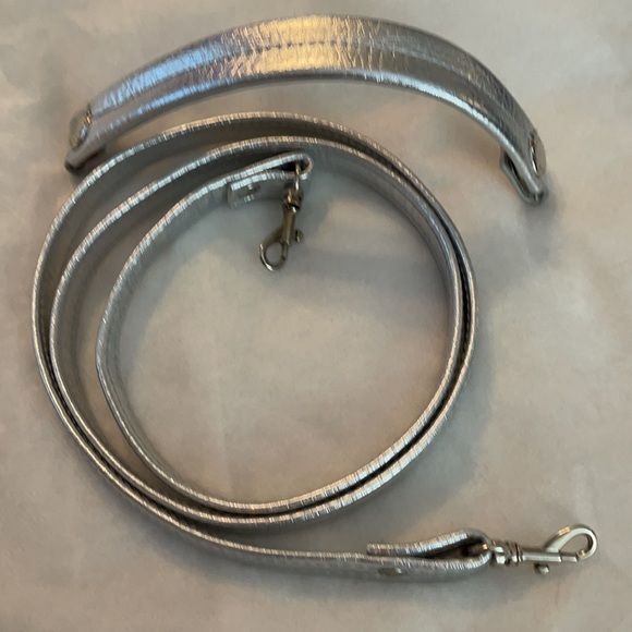 Prezzo Cylinder Bag NWOT. Never used. - Picture 10 of 12